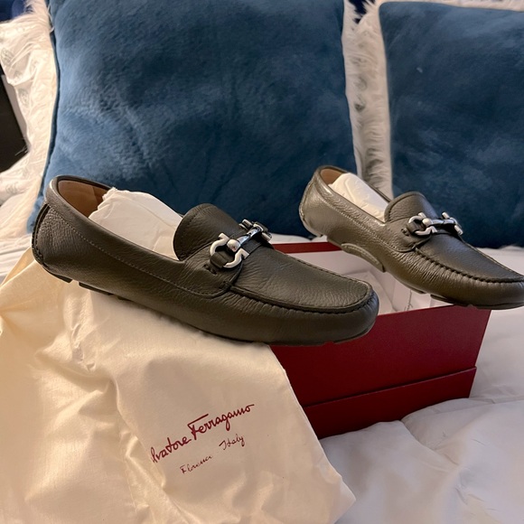 Salvatore Farragamo
Olive Driving Loafer 
(Worn twice) 
Women size 10 - Picture 1 of 2